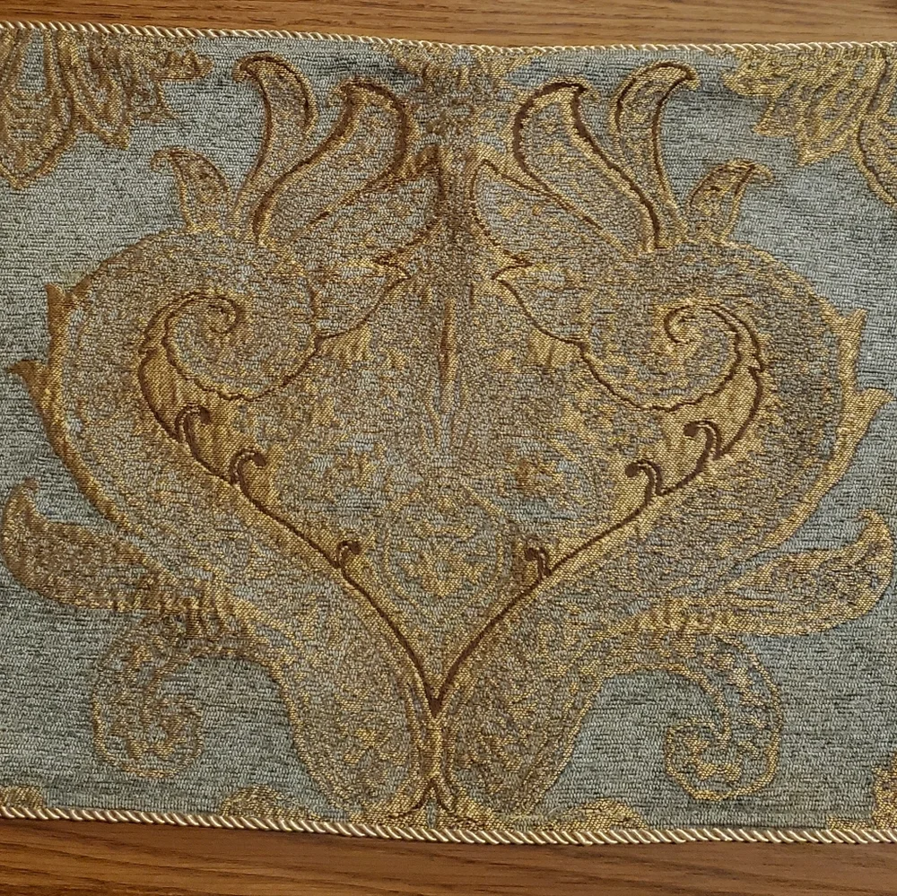Loom And Mill Luxury Placemats Set Of 2 Classic Blue & Gold Damask Jacquard Mats